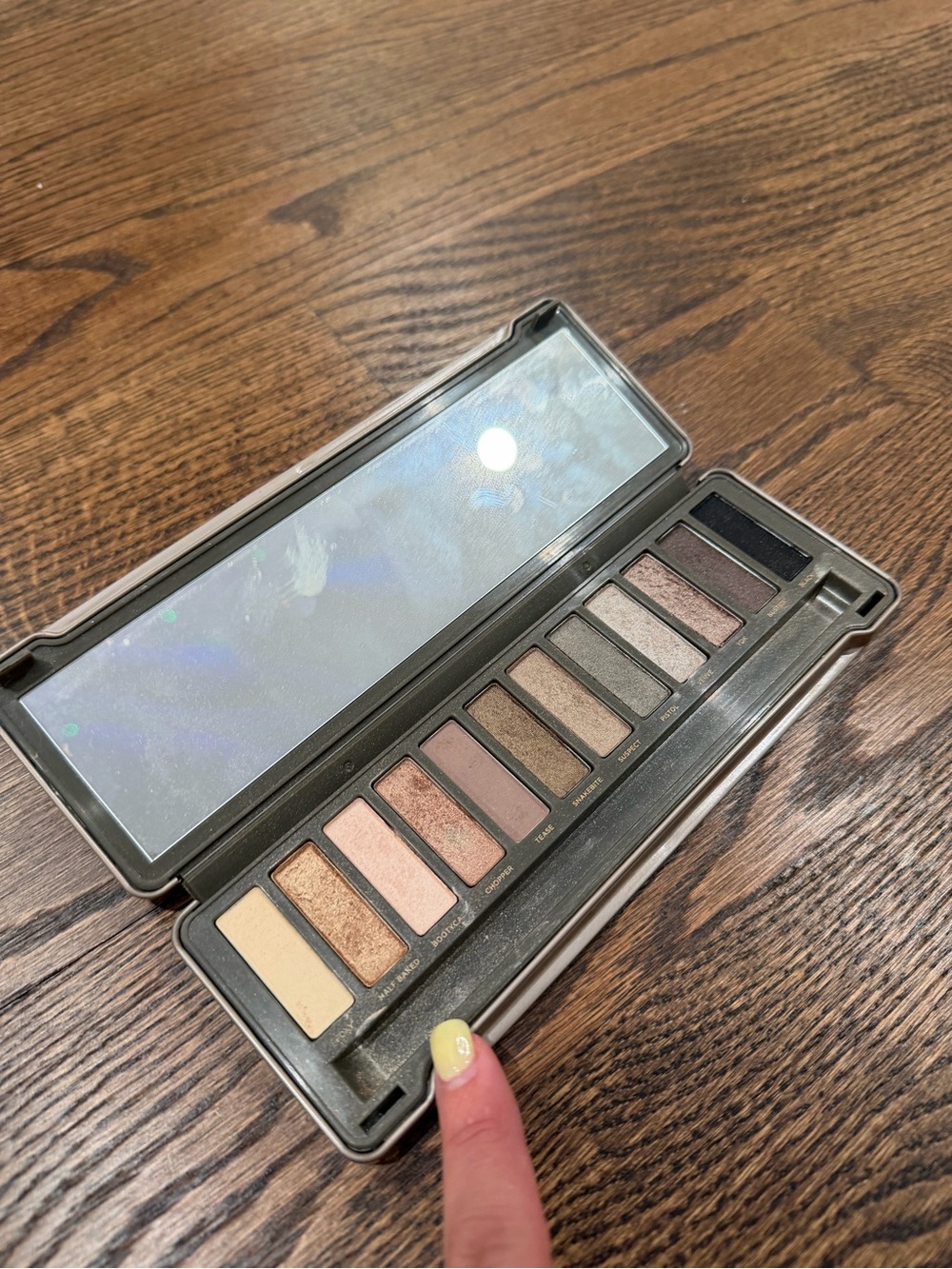 Urban Decay Naked 2 Eyeshadow Palette - Picture 2 of 2